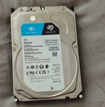 监控硬盘和电脑硬盘可以通用吗？实际使用中有哪些注意事项？